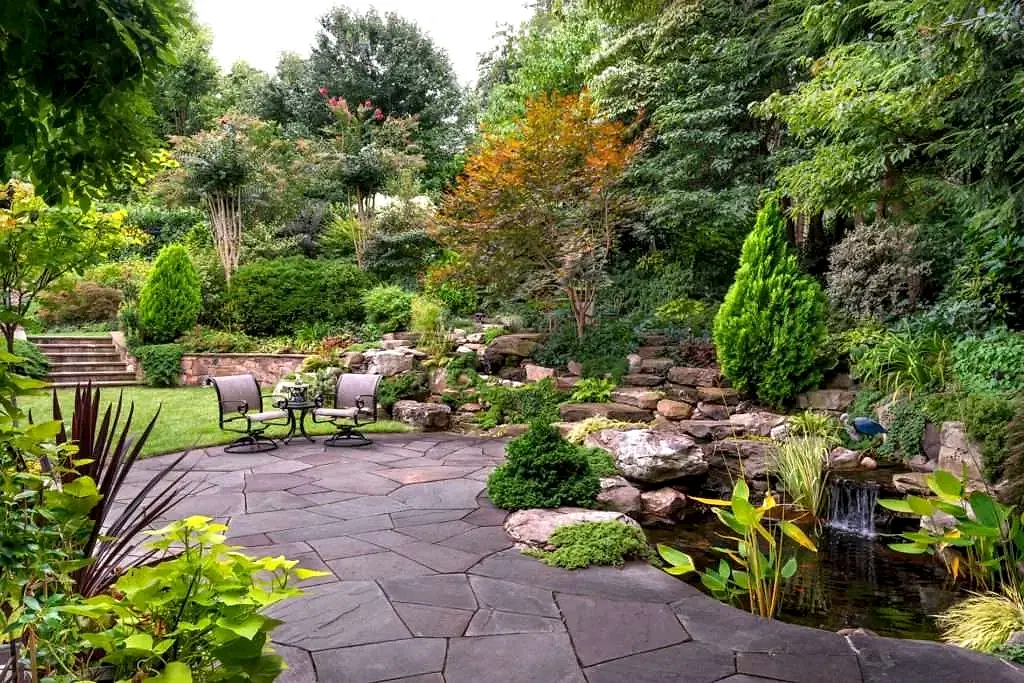 Garden with pavers